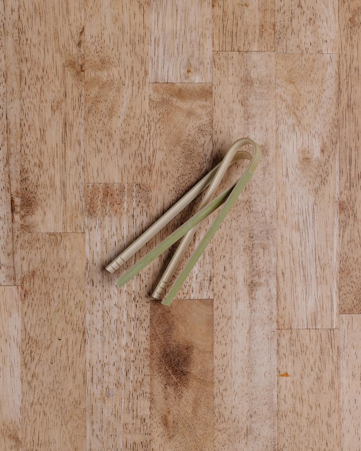 Mini bamboo tongs